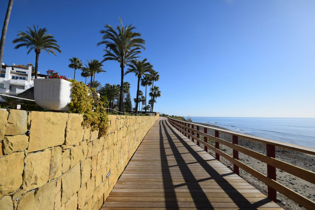 Middle Floor Apartment Estepona Málaga - image 25