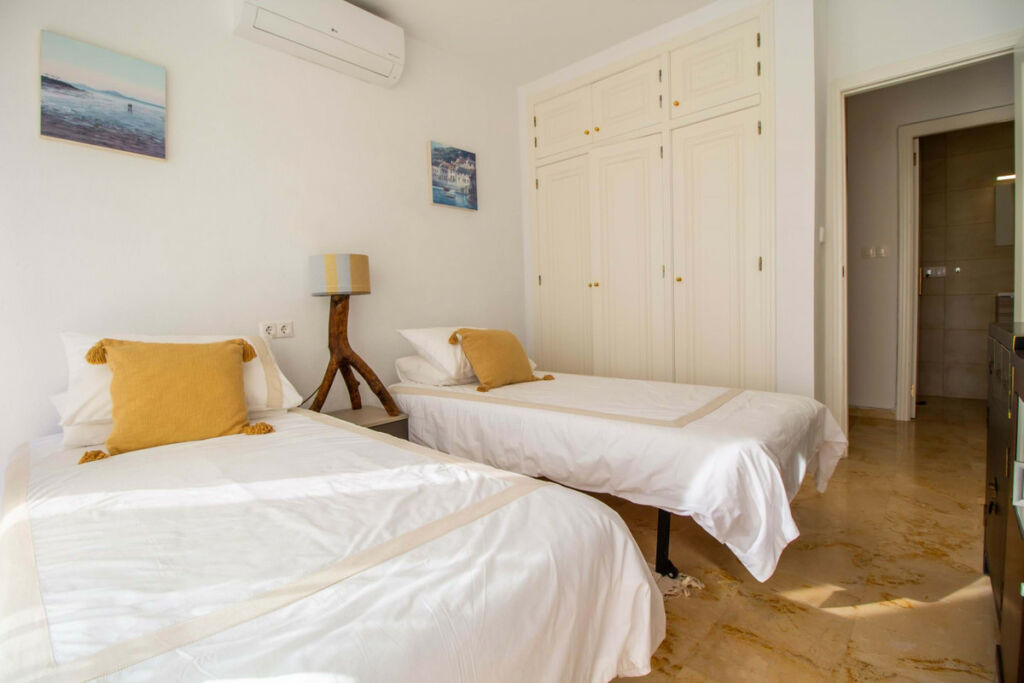 Detached Villa Las Ramblas Golf Alicante - image 25