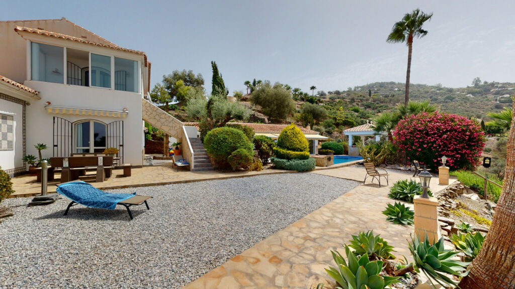 Detached Villa Sayalonga Málaga - imagen 3