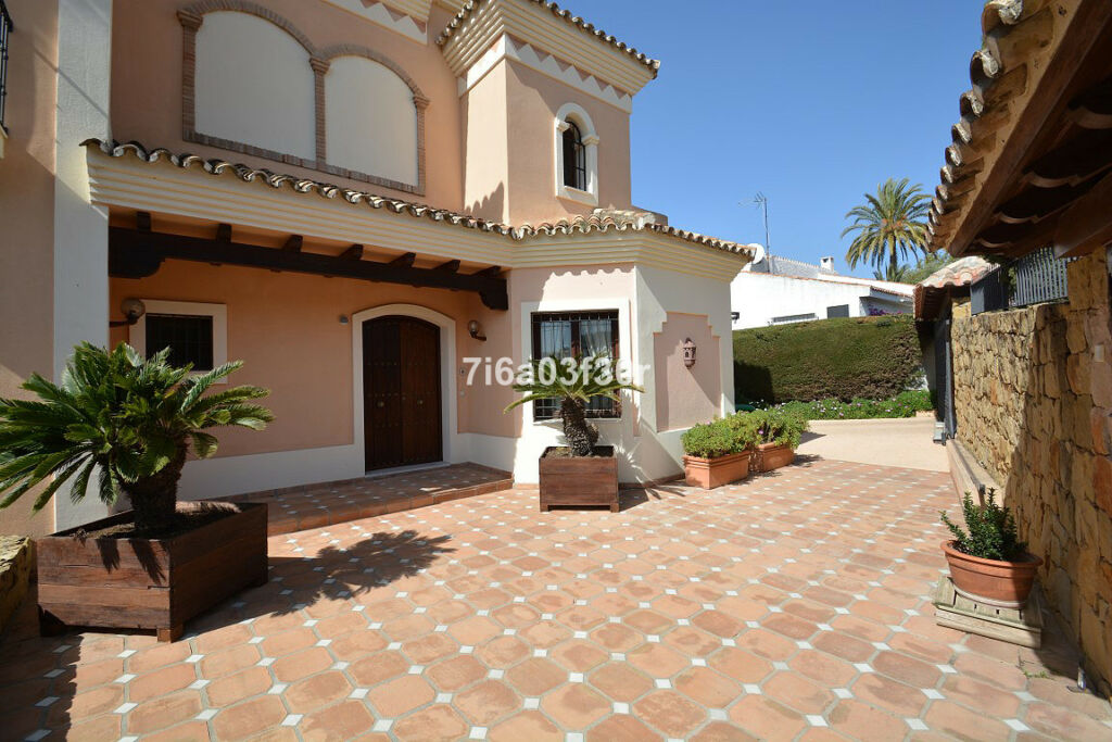 Detached Villa Nueva Andalucía Málaga - Bild 13