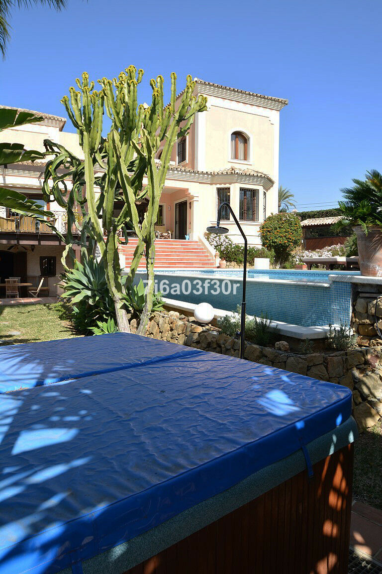 Detached Villa Nueva Andalucía Málaga - Bild 39