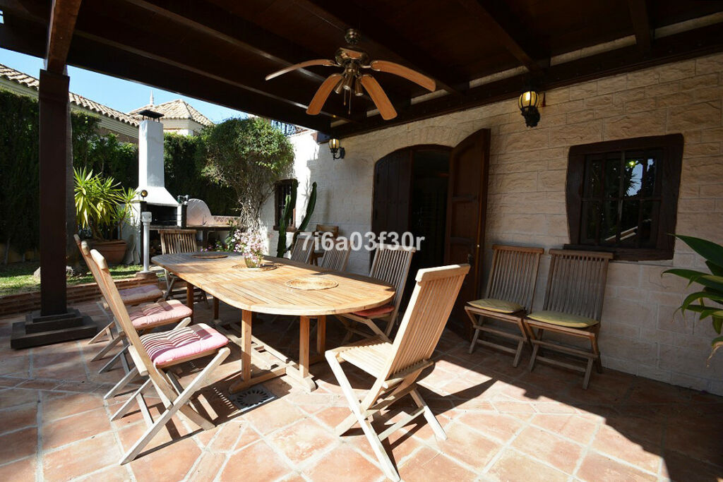 Detached Villa Nueva Andalucía Málaga - Bild 9