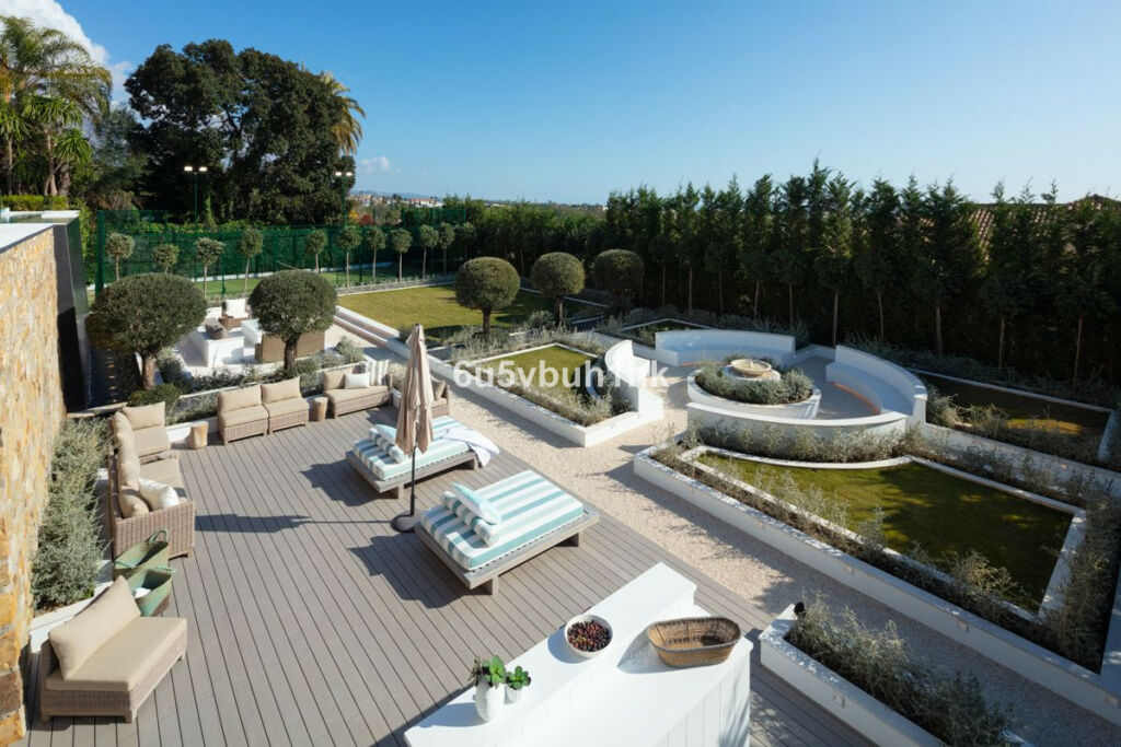 Detached Villa Nueva Andalucía Málaga - image 24