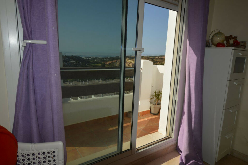 Middle Floor Apartment Estepona Málaga - Bild 3