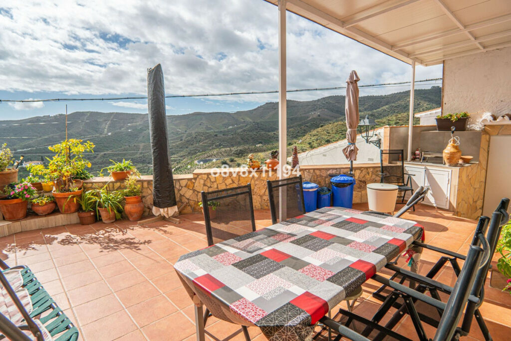 Detached Villa Macharaviaya Málaga - imagen 10