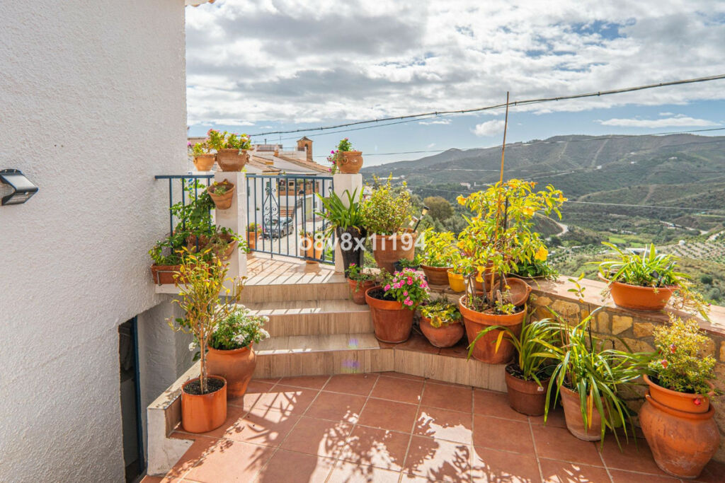 Detached Villa Macharaviaya Málaga - imagen 11