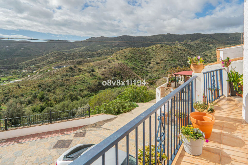 Detached Villa Macharaviaya Málaga - imagen 13