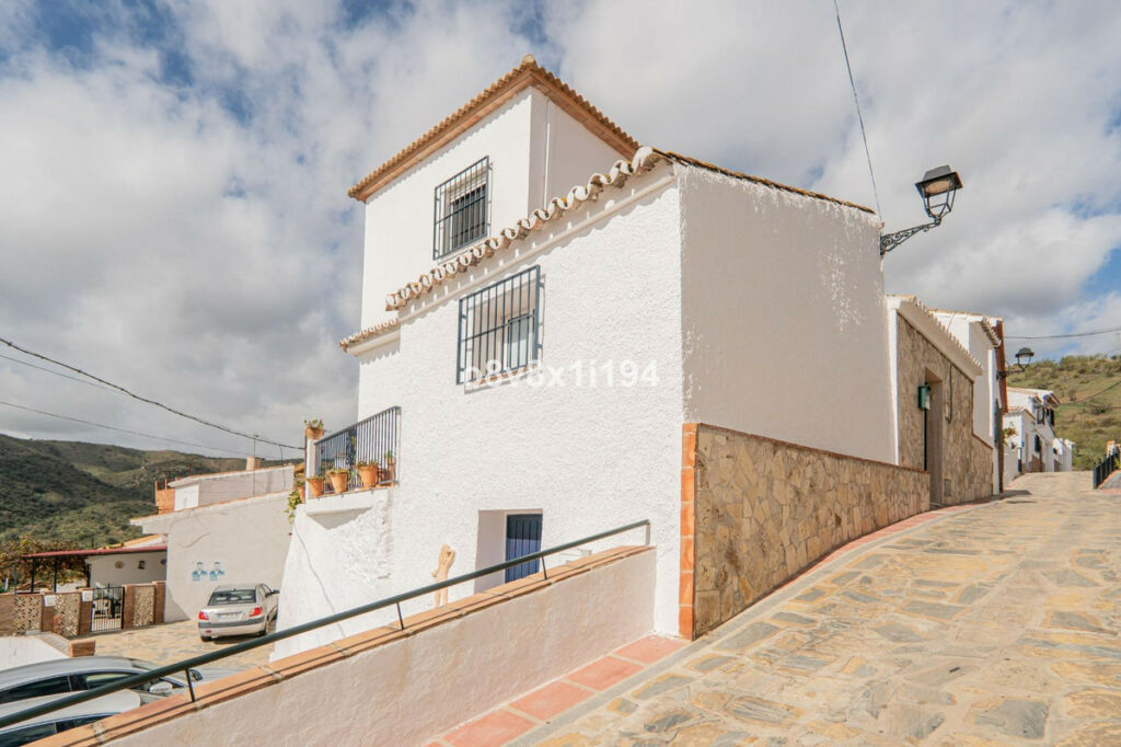 Detached Villa Macharaviaya Málaga - imagen 2
