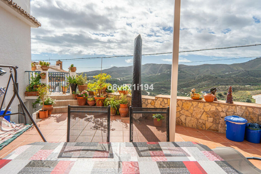 Detached Villa Macharaviaya Málaga - imagen 9