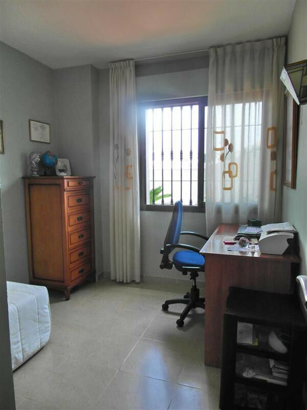 Middle Floor Apartment Benagalbon Málaga - imagen 12