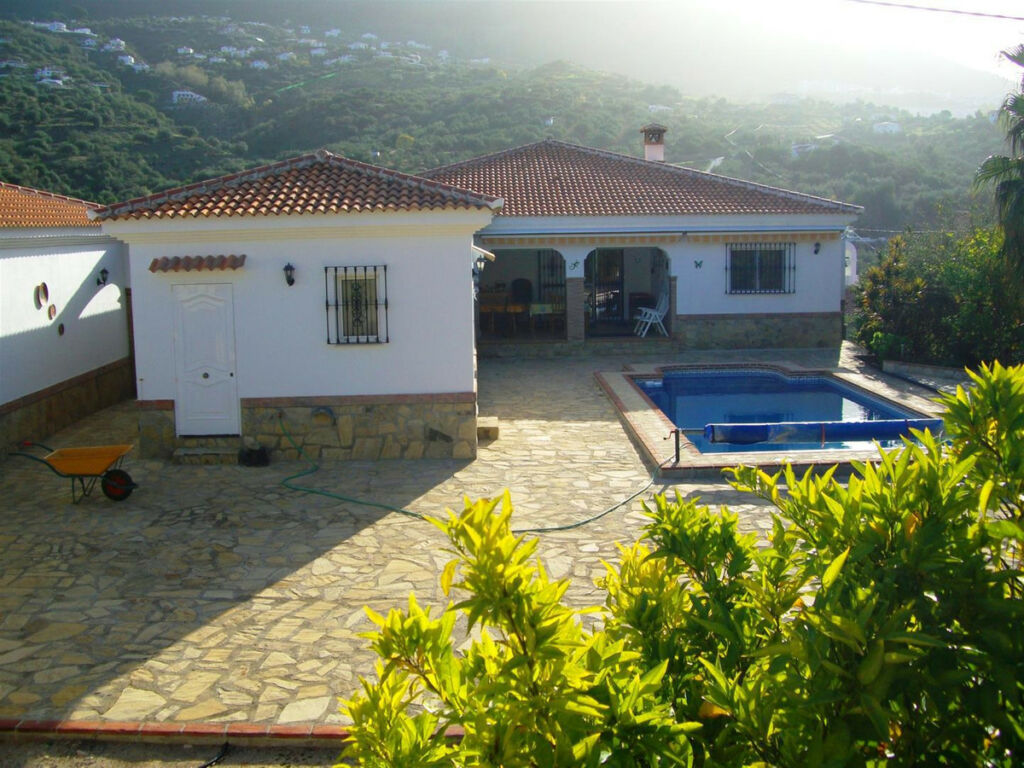 Detached Villa Alcaucín Málaga - imagen 2