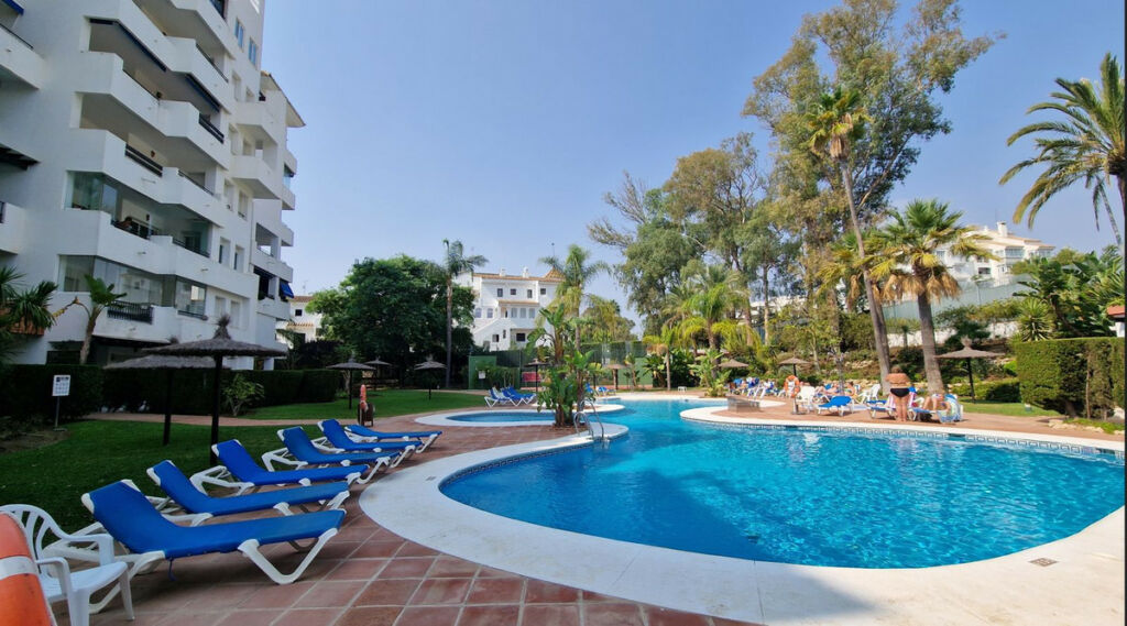 Middle Floor Apartment Puerto Banús Málaga - imagen 2