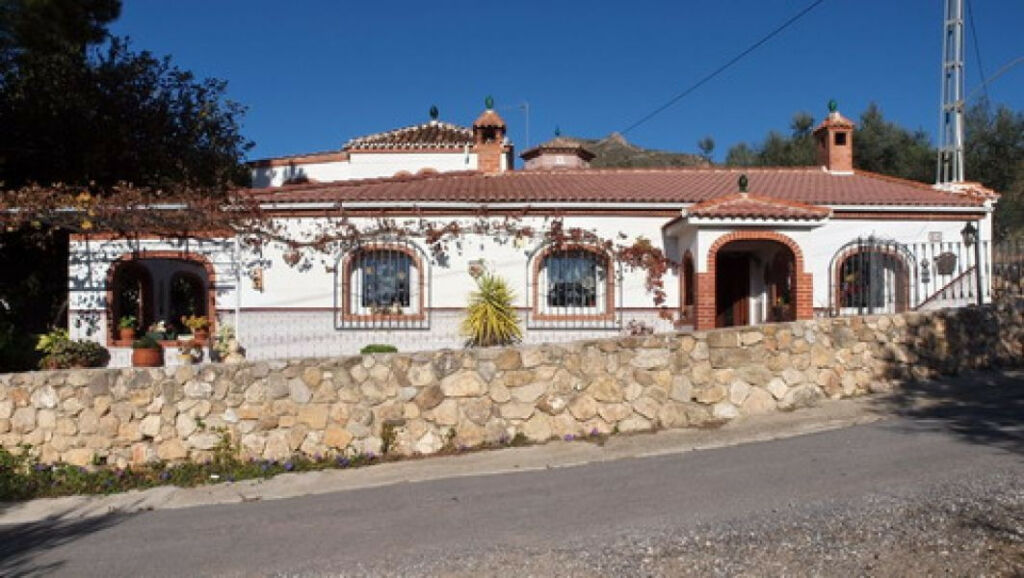 Detached Villa Alcaucín Málaga - image 4