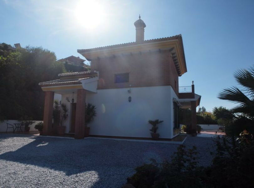 Detached Villa Sayalonga Málaga - imagen 4