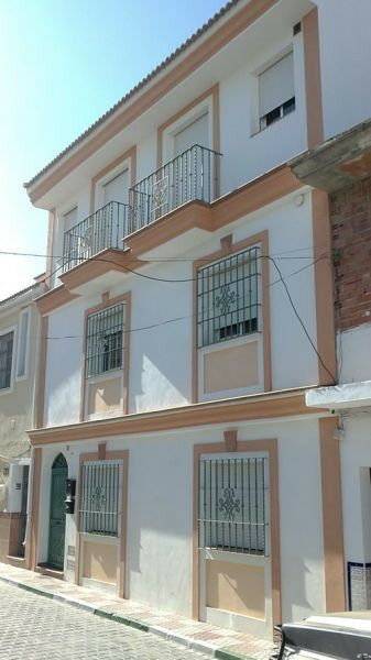 Top Floor Apartment Benamocarra Málaga - image 8