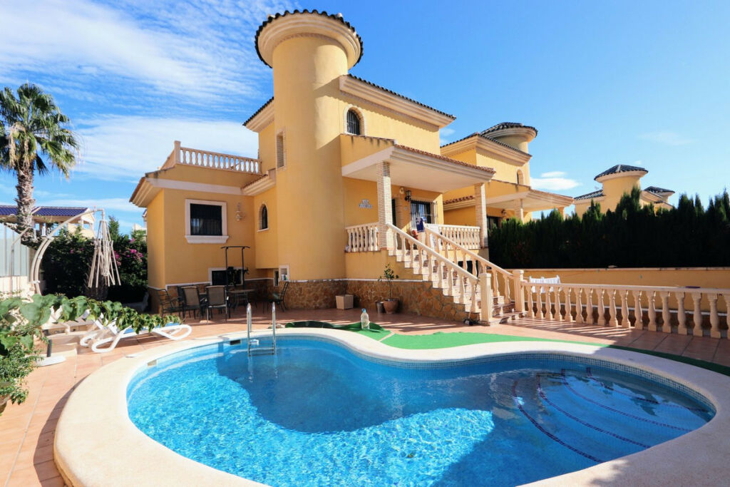 Detached Villa Villamartin Alicante