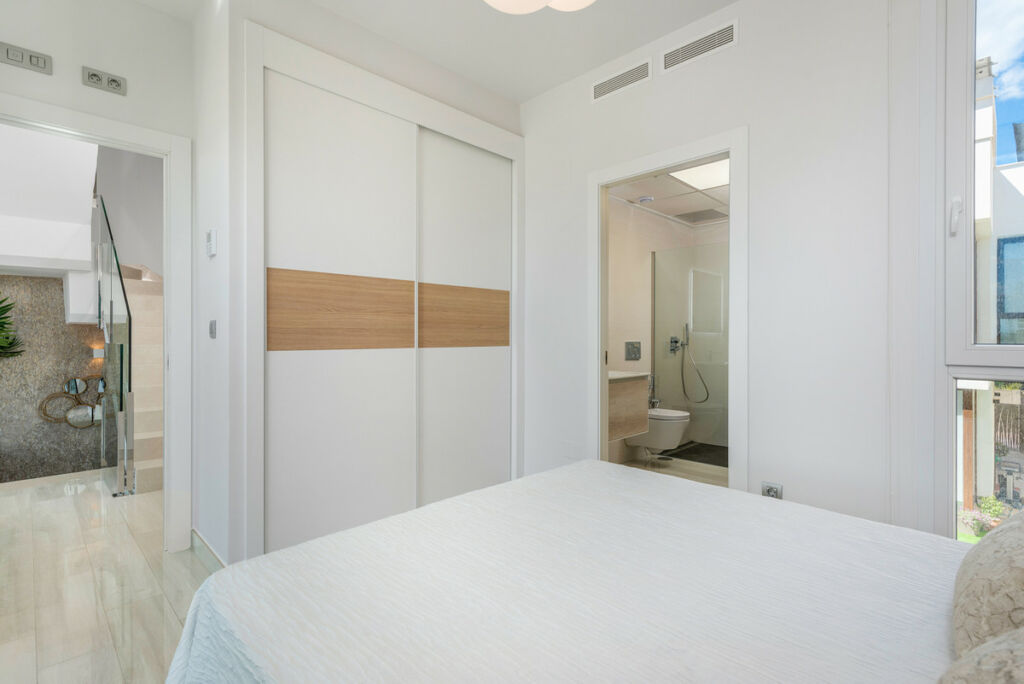 Detached Villa Los Montesinos Alicante - image 16