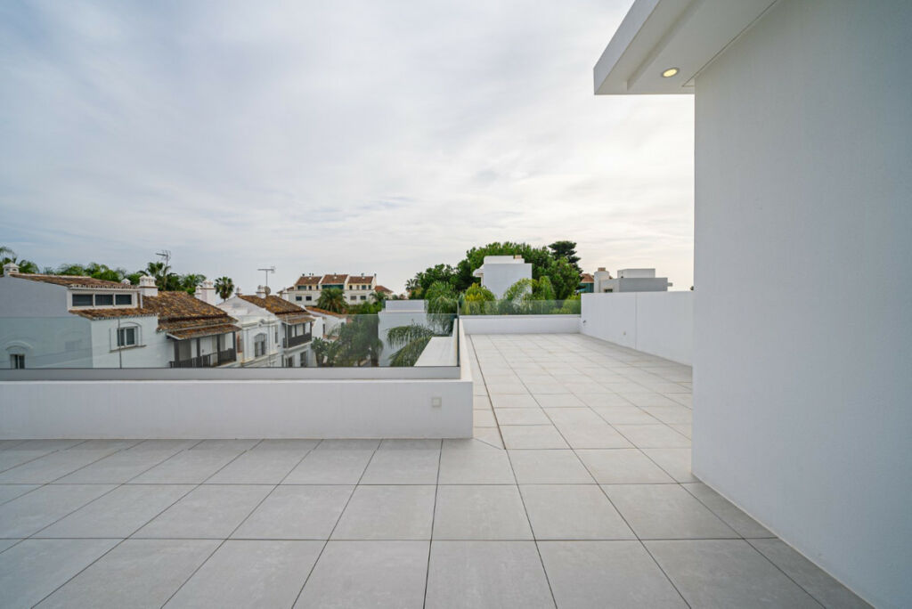 Detached Villa The Golden Mile Málaga - image 25