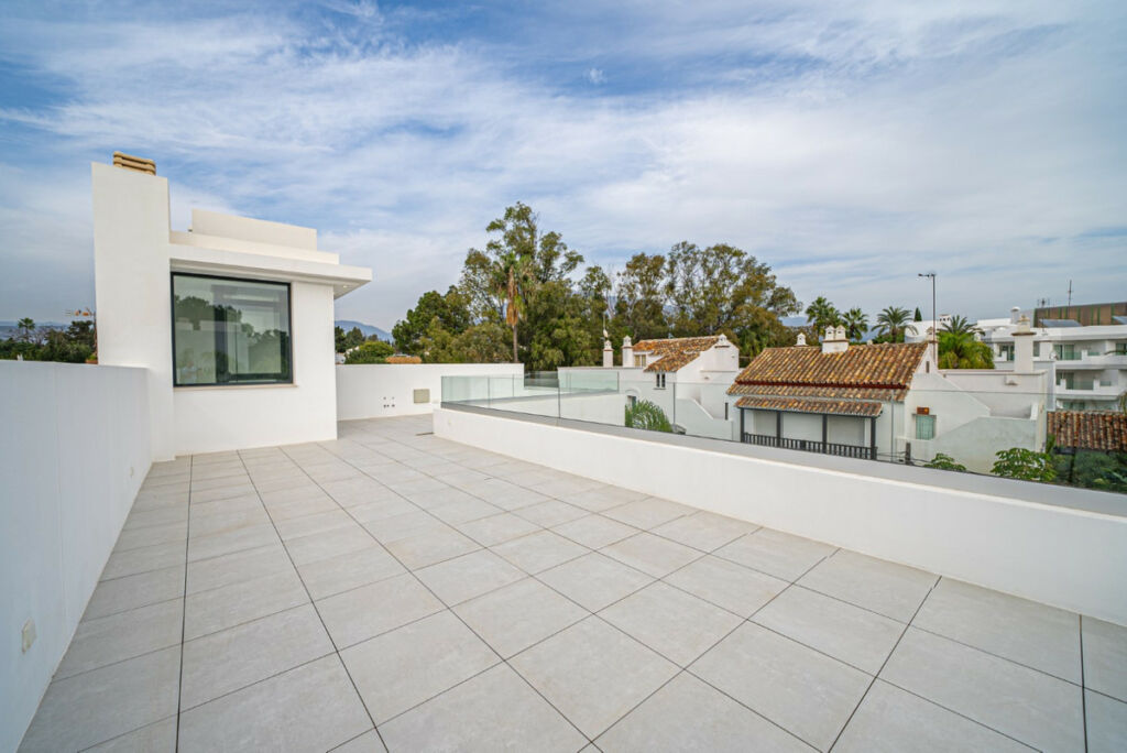 Detached Villa The Golden Mile Málaga - image 28