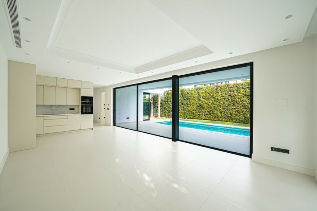 Detached Villa The Golden Mile Málaga - image 3