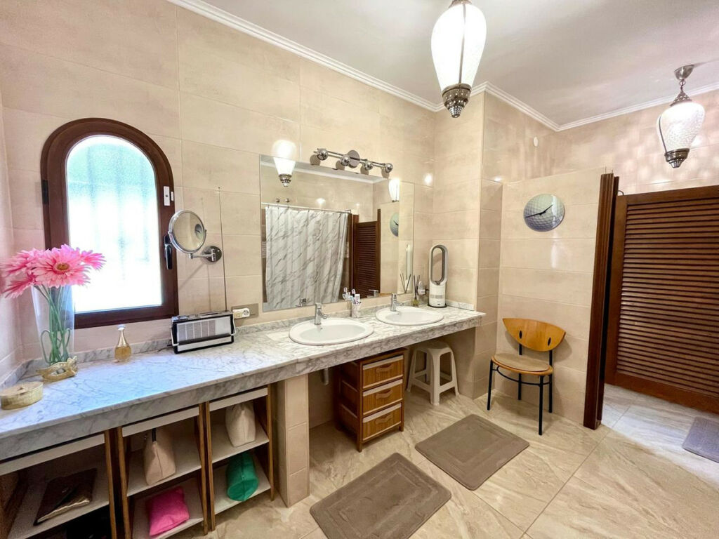 Detached Villa Villamartin Alicante - image 23