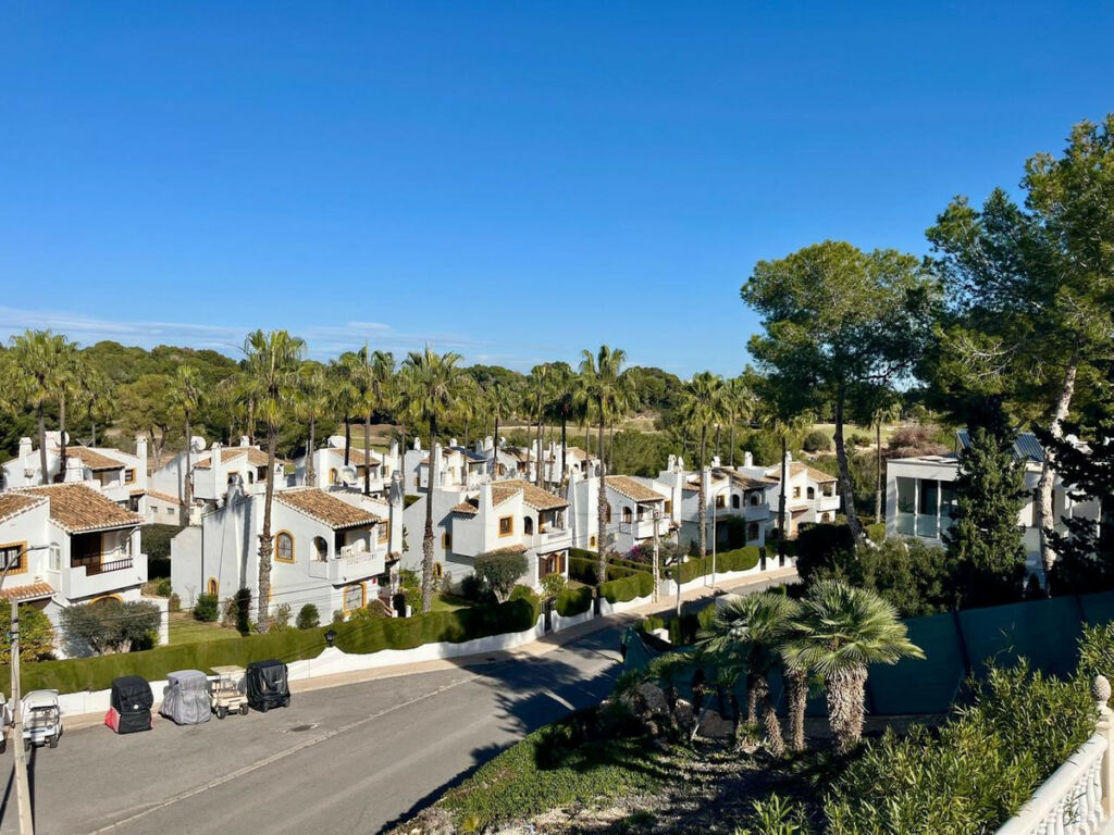 Detached Villa Villamartin Alicante - image 6