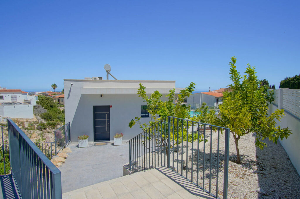 Detached Villa Cumbre del Sol Alicante - image 10