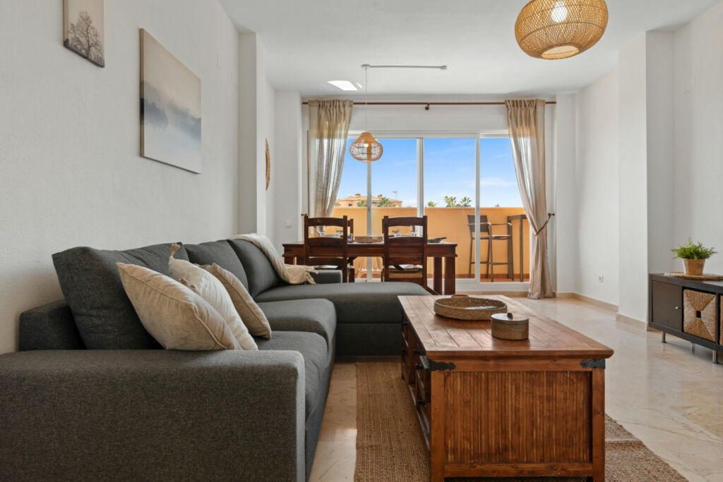 Middle Floor Apartment La Cala Málaga - image 10