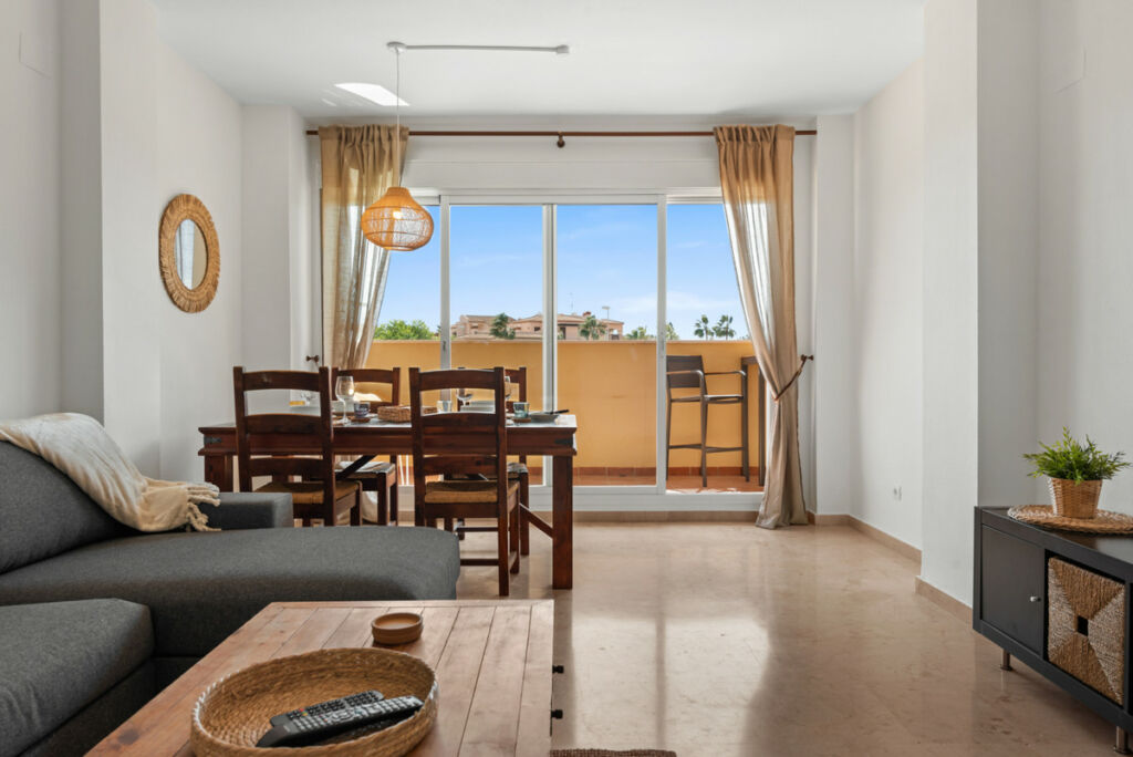 Middle Floor Apartment La Cala Málaga - image 11