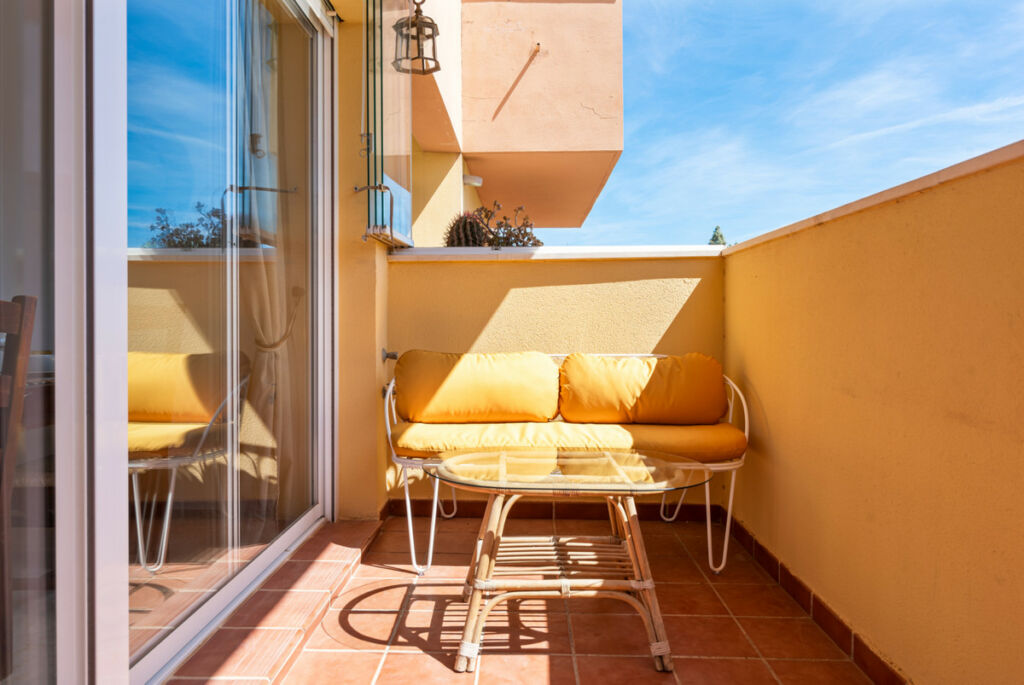 Middle Floor Apartment La Cala Málaga - image 15