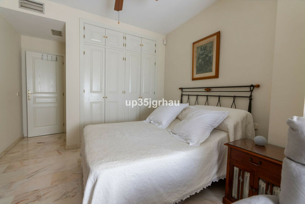 Middle Floor Apartment Estepona Málaga - imagen 18