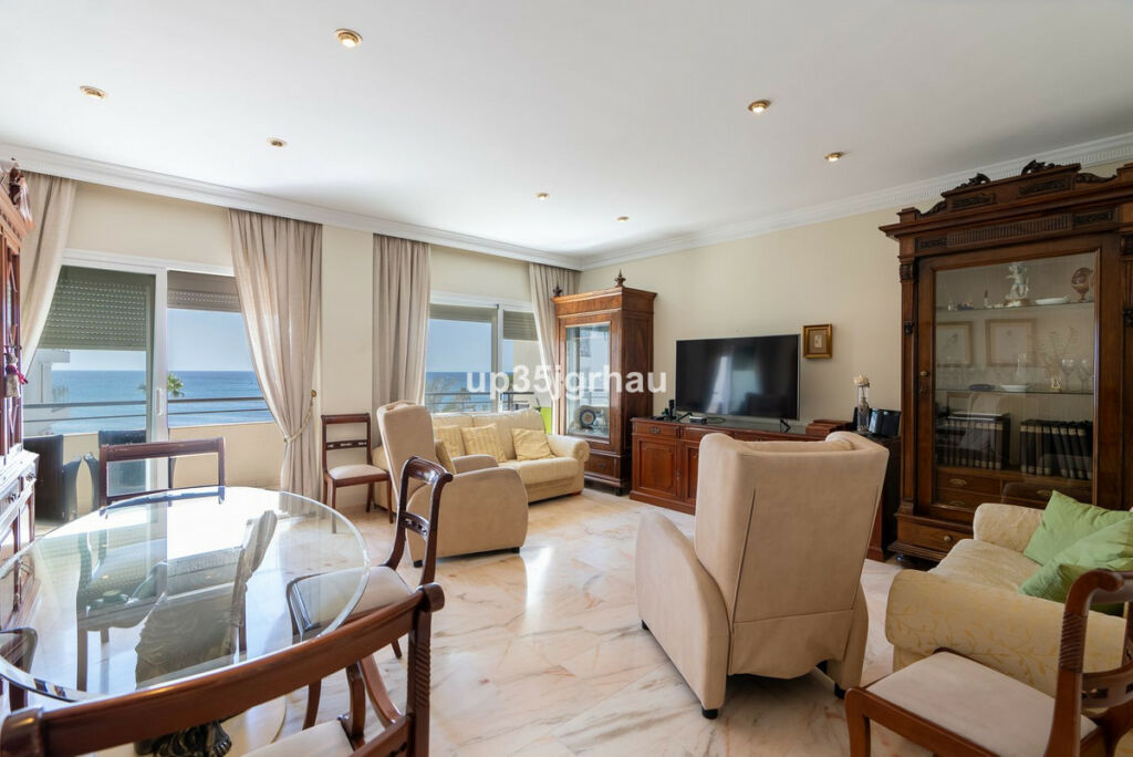 Middle Floor Apartment Estepona Málaga - imagen 2