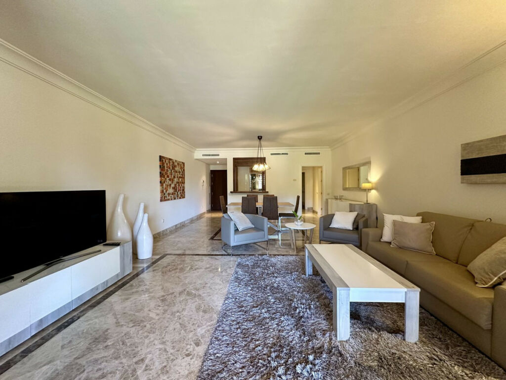 Ground Floor Apartment Nueva Andalucía Málaga - Bild 2