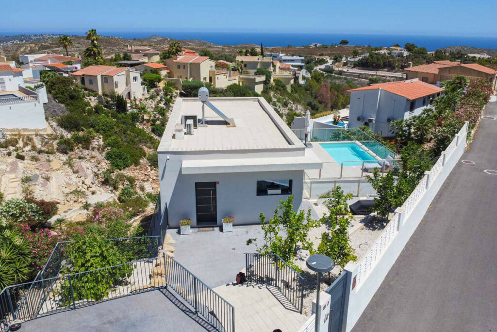Detached Villa Cumbre del Sol Alicante - image 2