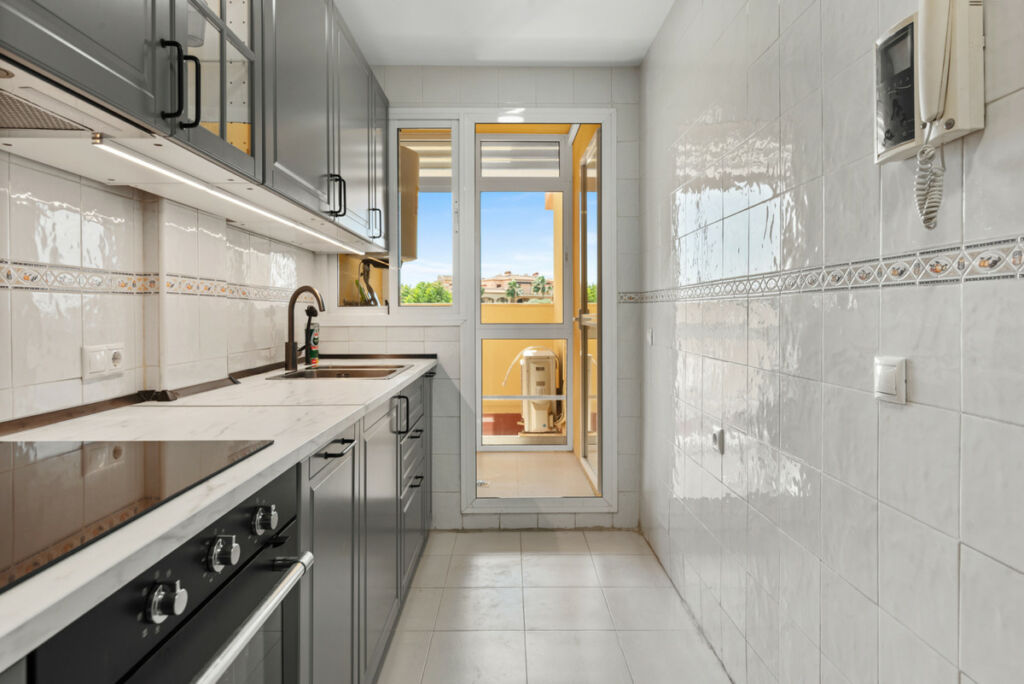 Middle Floor Apartment La Cala Málaga - image 22