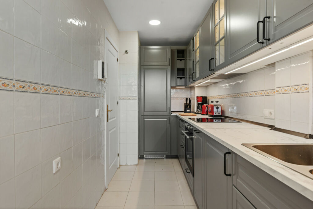 Middle Floor Apartment La Cala Málaga - image 23