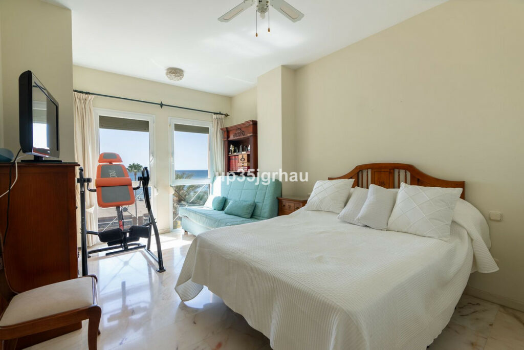 Middle Floor Apartment Estepona Málaga - imagen 3