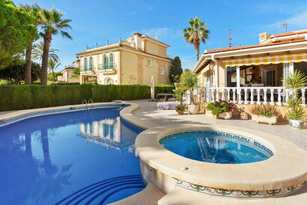 Detached Villa Cabo Roig Alicante - zdjęcie 36