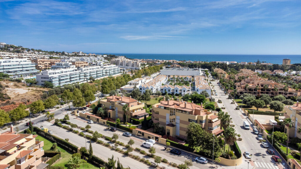 Middle Floor Apartment La Cala Málaga - image 39