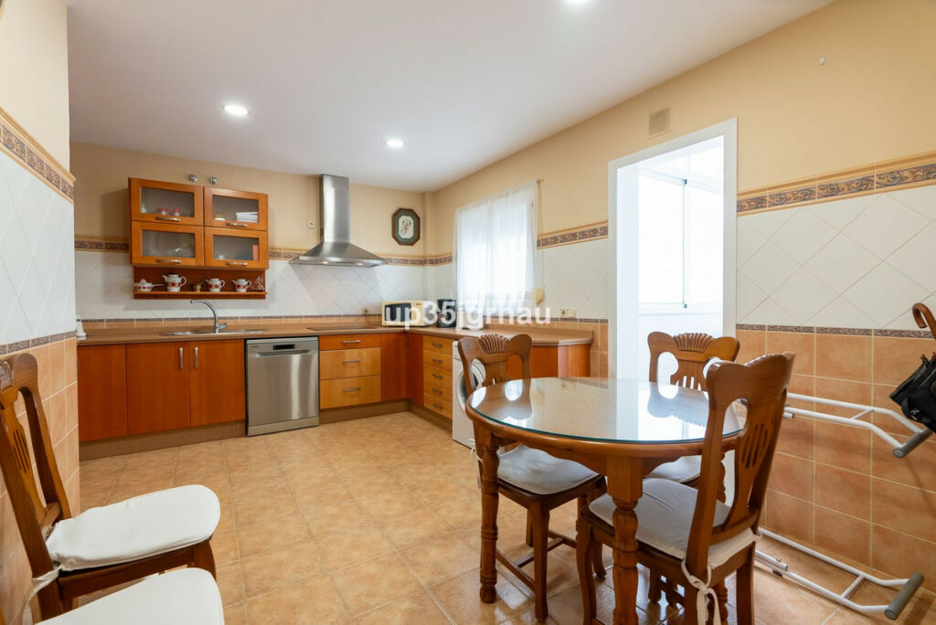 Middle Floor Apartment Estepona Málaga - imagen 4