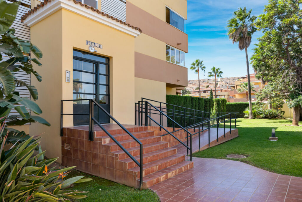Middle Floor Apartment La Cala Málaga - image 41