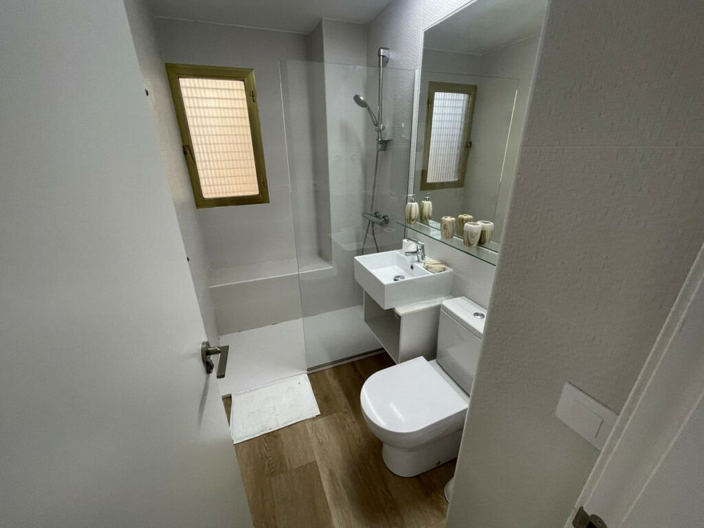Middle Floor Apartment Benidorm Alicante - image 6