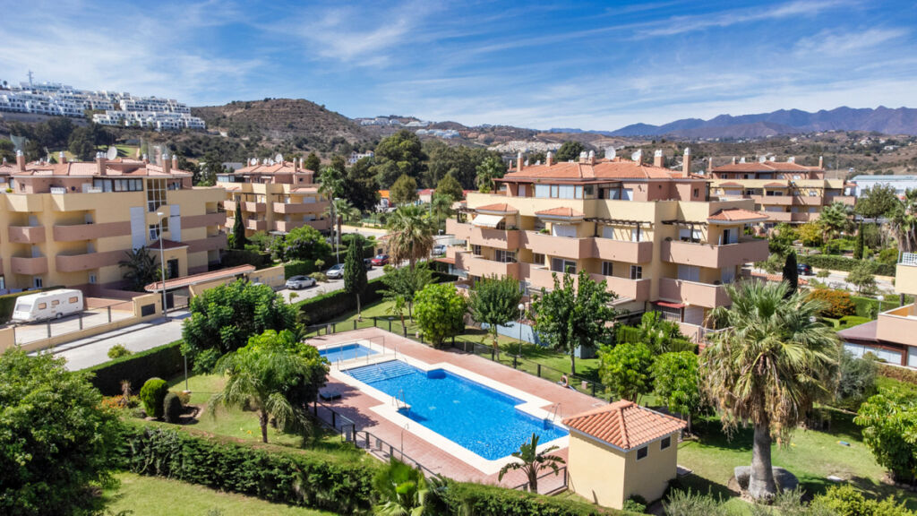 Middle Floor Apartment La Cala Málaga - image 8