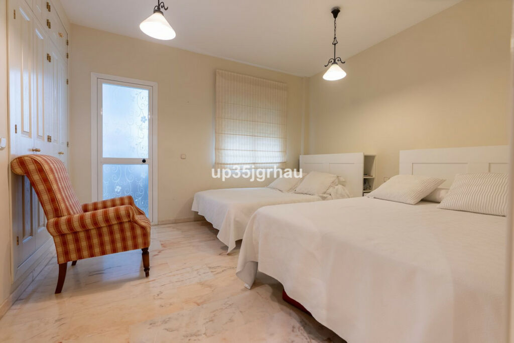 Middle Floor Apartment Estepona Málaga - imagen 8