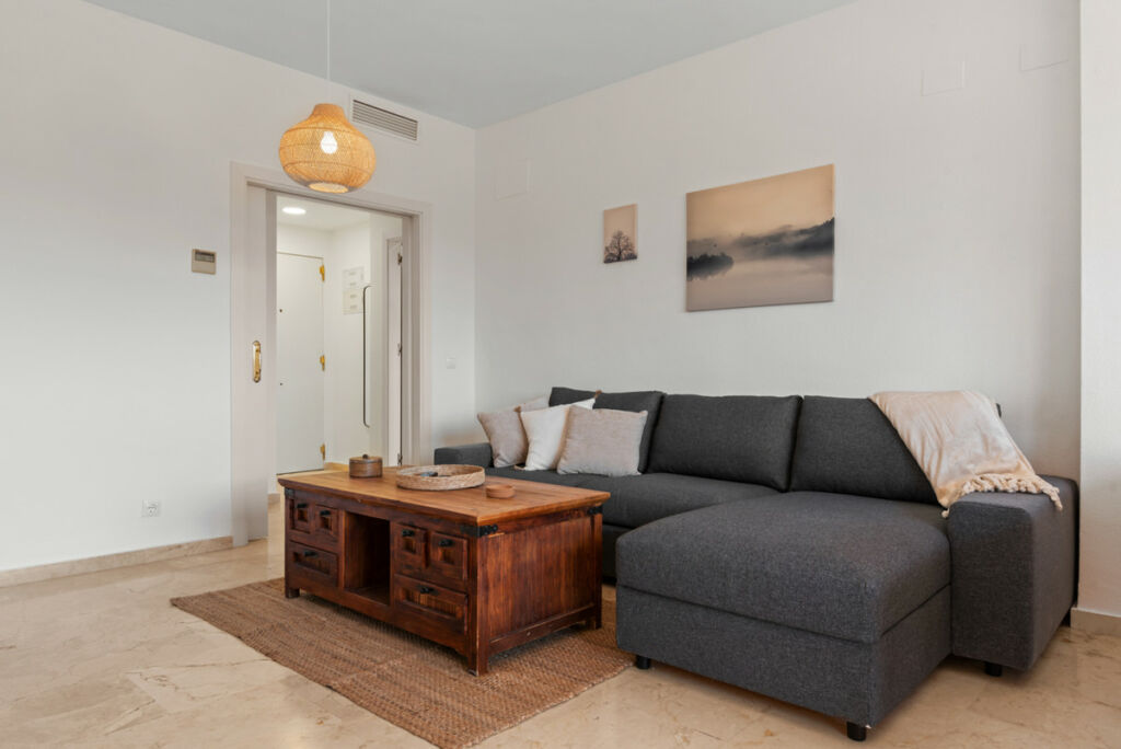 Middle Floor Apartment La Cala Málaga - image 9