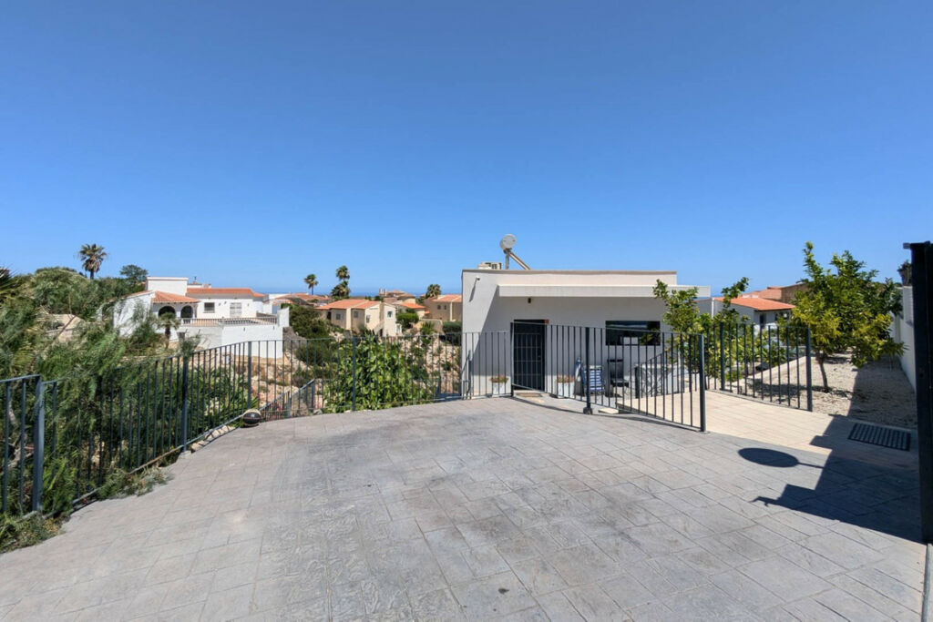 Detached Villa Cumbre del Sol Alicante - image 9