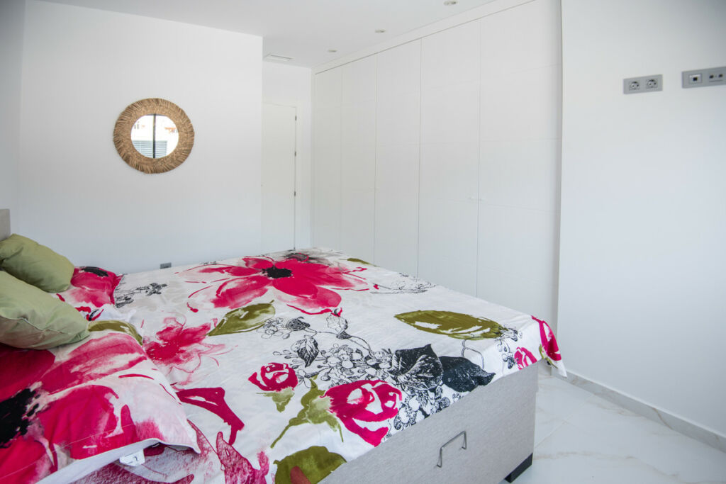 Detached Villa Pinar de Campoverde Alicante - image 10