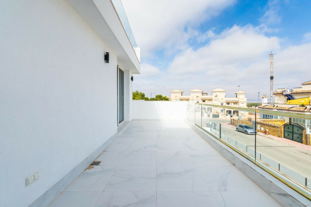 Detached Villa Villamartin Alicante - image 16