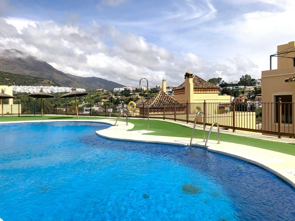 Middle Floor Apartment Estepona Málaga - imagen 3