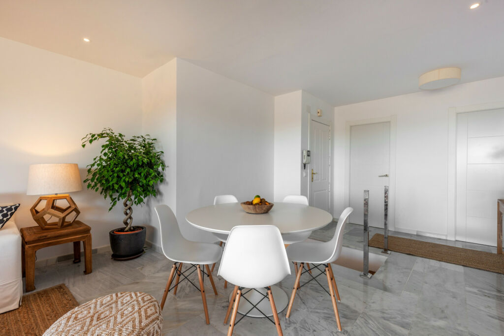 Middle Floor Apartment Nueva Andalucía Málaga - image 13